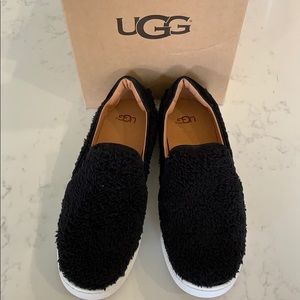 UGG Ricci Women’s black slides BNWT- size 7.5 🥿